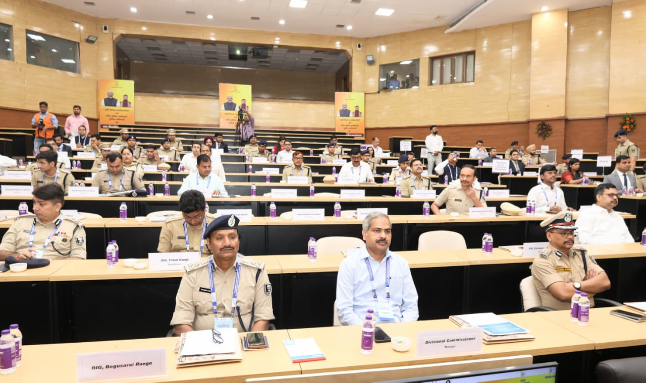 अपराधियों की फोटो पर माला चढ़ाना करें शुरू, DM-SP की बैठक में CM ने कहा 'बेहतर पुलिसिंग से जीतें जनता का दिल'