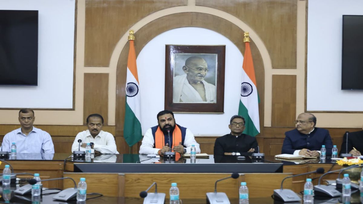 सम्राट युग की शुरुआत : शपथ के साथ एक्शन - मोड में सम्राट, बुलडोज़र चर्चा के बीच बधाईयों की बारिश