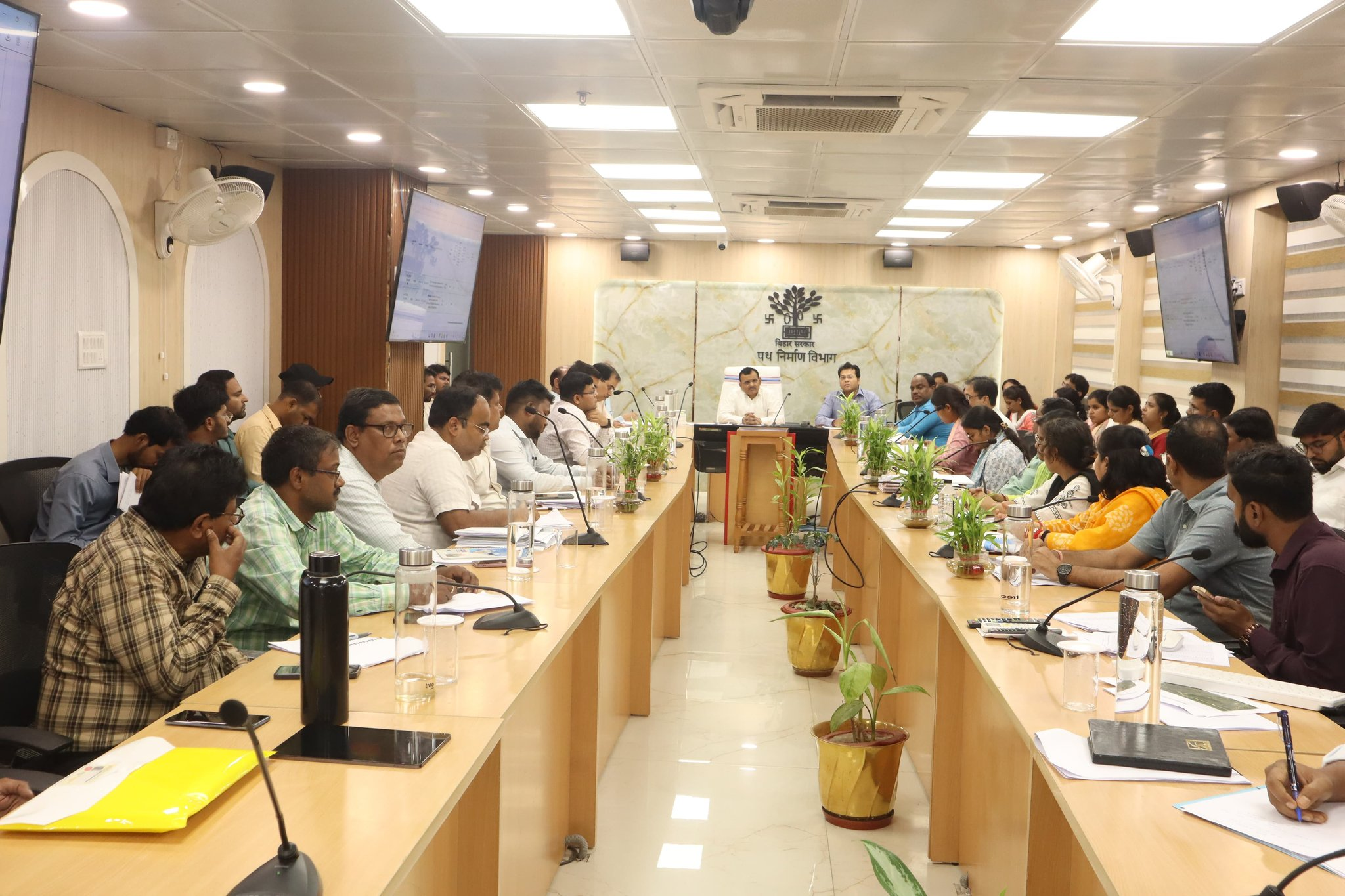 भीषण गर्मी में पेयजल आपूर्ति में लापरवाही बर्दाश्त के लायक नहीं, सचिव ने की समीक्षात्मक बैठक