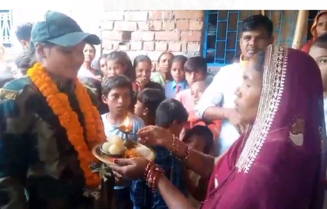 Daughter of Naxal area becomes BSF soldier, gets grand welco