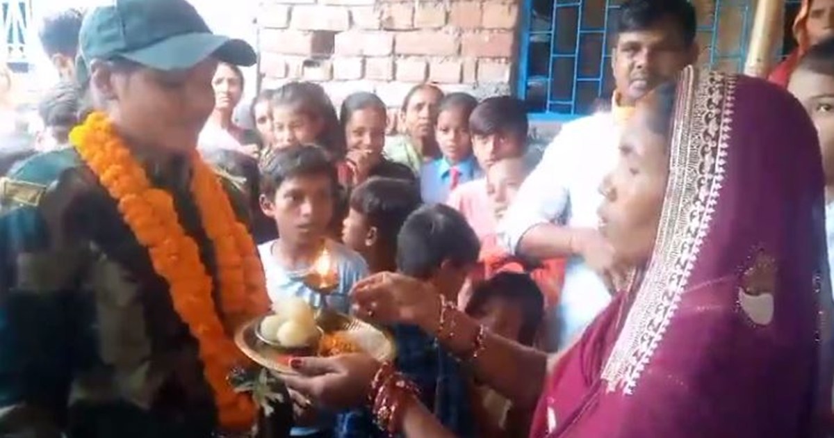 Daughter of Naxal area becomes BSF soldier, gets grand welco