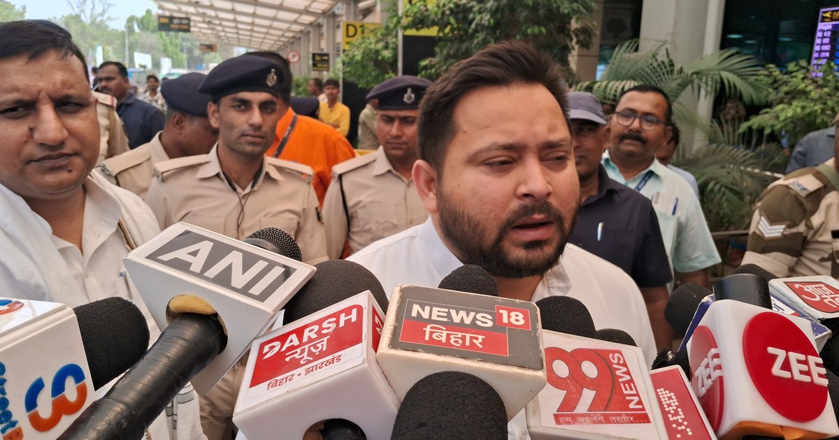 Nitish Kumar hmare aadrniy hai , tejsvwi 