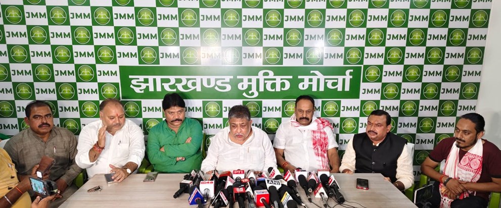JMM on BJP Garland JMM on BJP Garland