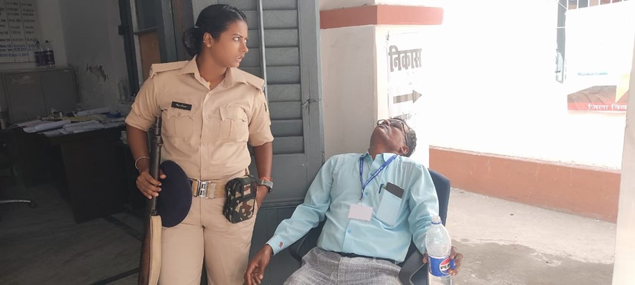 Effect of extreme heat during voting, polling worker suddenl
