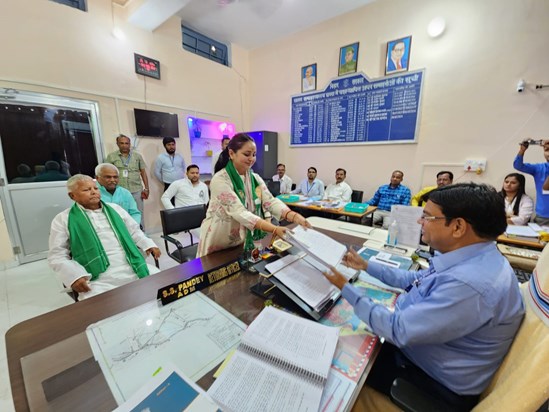 LALU's darling Rohini files nomination, claims victory in pu LALU's darling Rohini files nomination, claims victory in pu