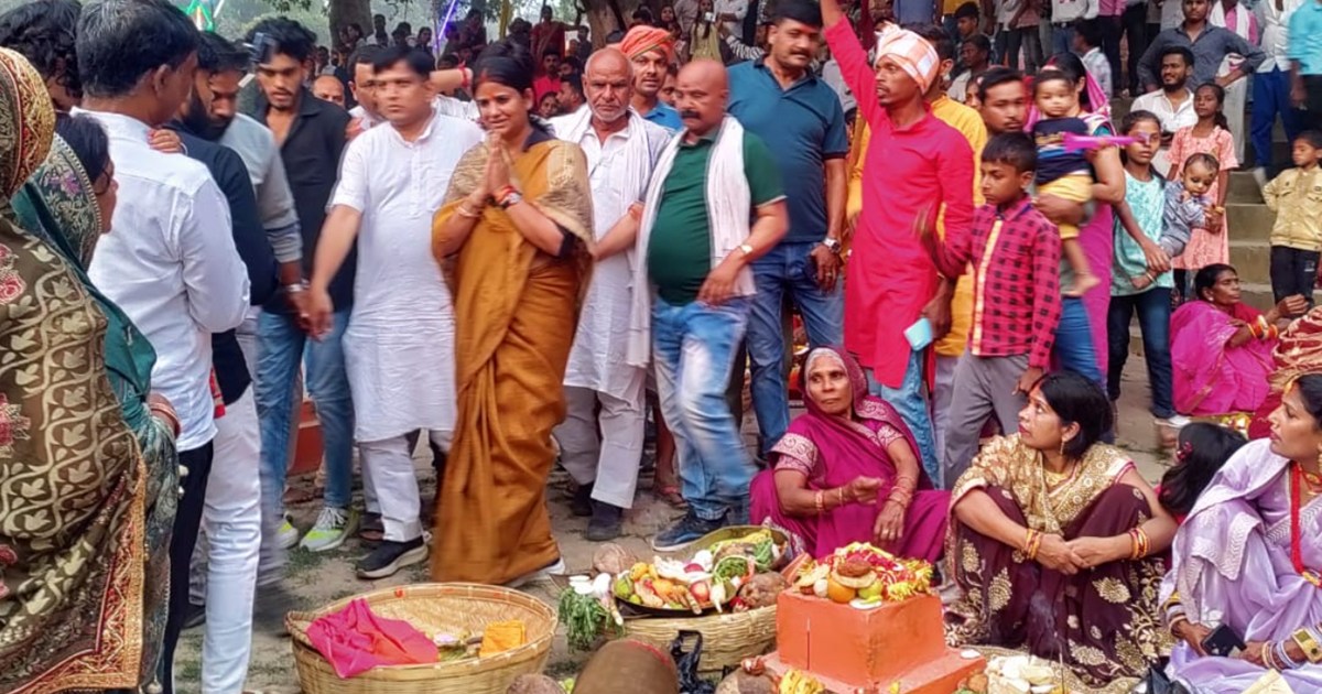 Ritu Jaiswal is trying her best before the elections, took b