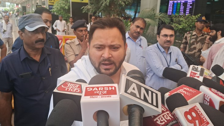 Tejsvwi ka samrat par hmla Tejsvwi ka samrat par hmla