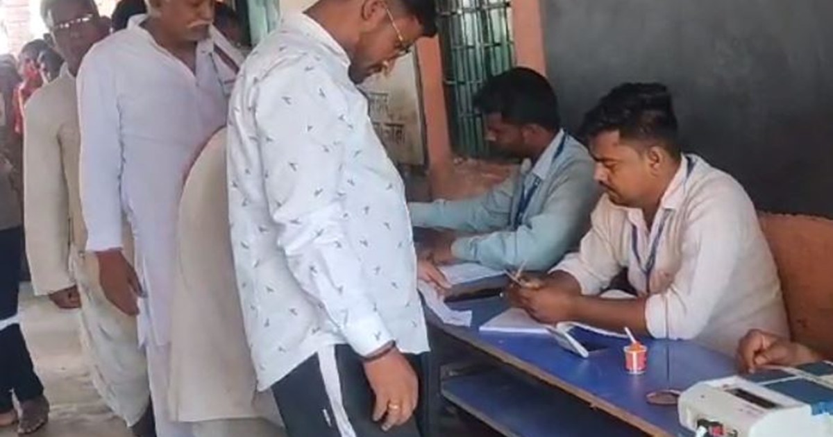Excitement about voting in AURANGABAD, long queues of voters