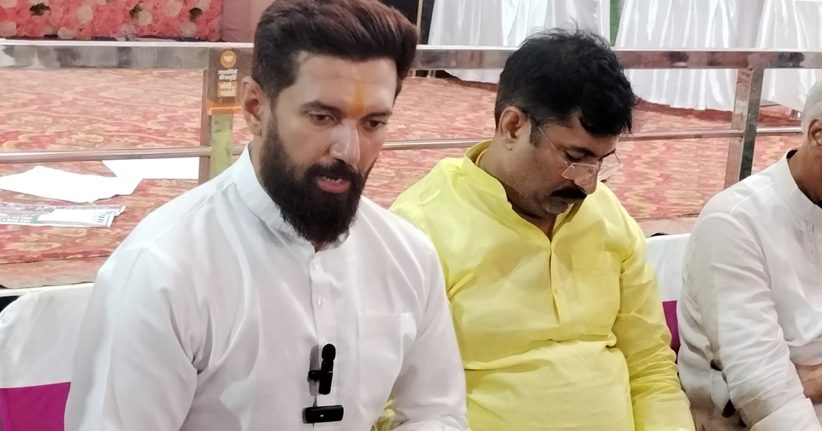 Chirag's mother was abused in Tejashwi's meeting, what did C