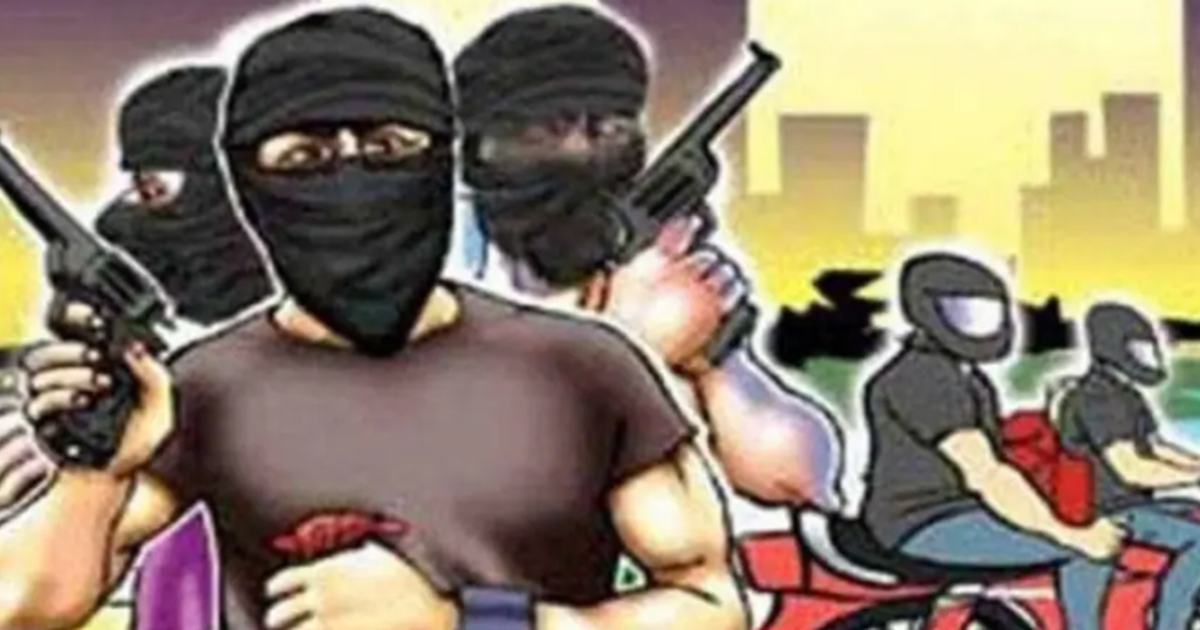 BREAKING Sensation: Fearless criminals looted Rs 10 lakh fro