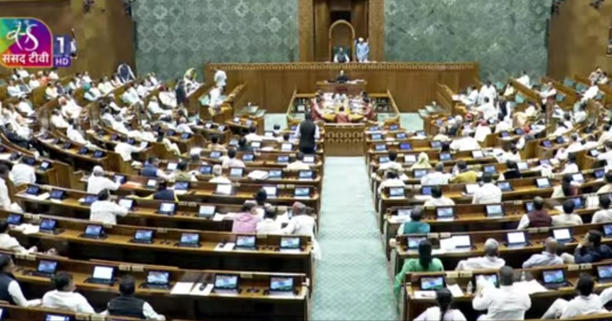 Wakf Amendment Bill passed in Lok Sabha, Owaisi tore the cop