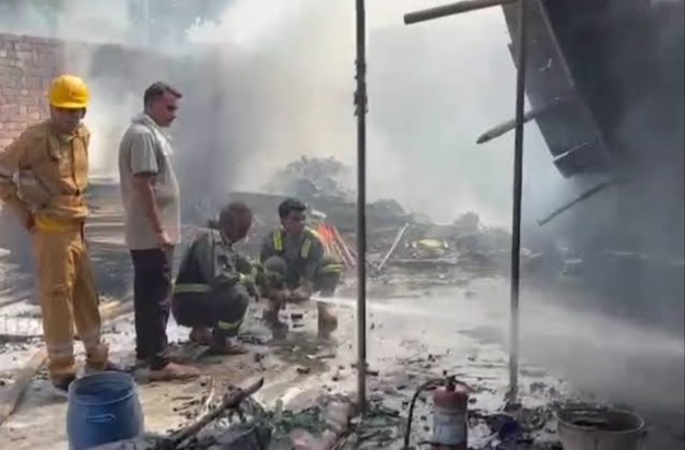 Fire broke out after explosion in a firecracker factory, 18 