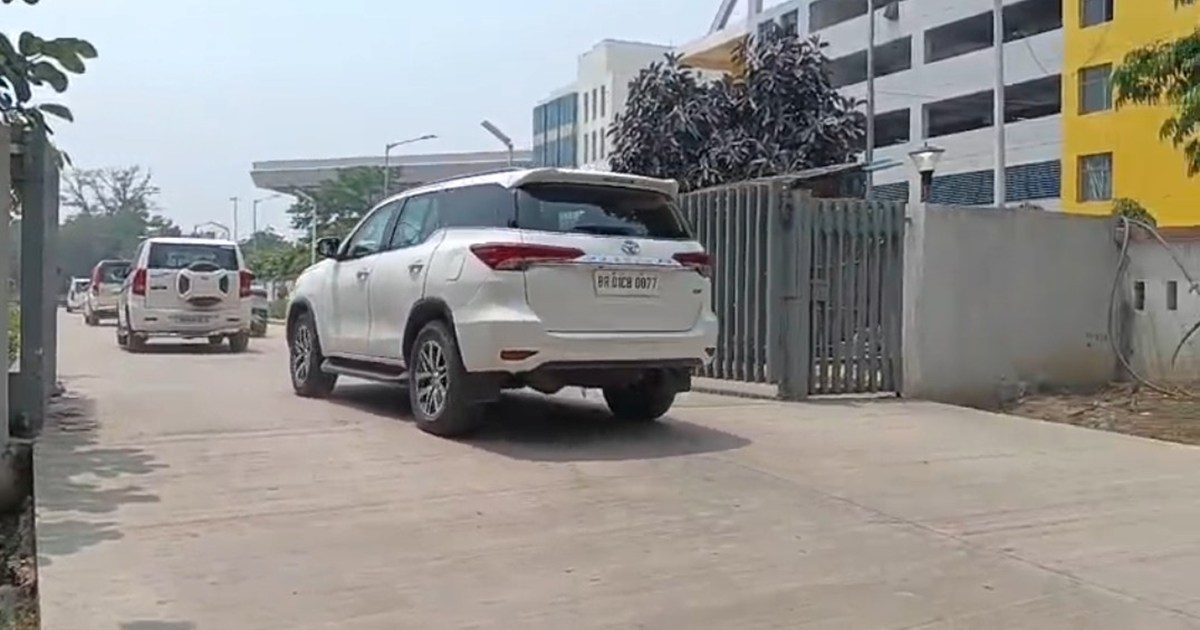 Prdhanmntri ke agmn ko lekr dycm smiksha krne nikle