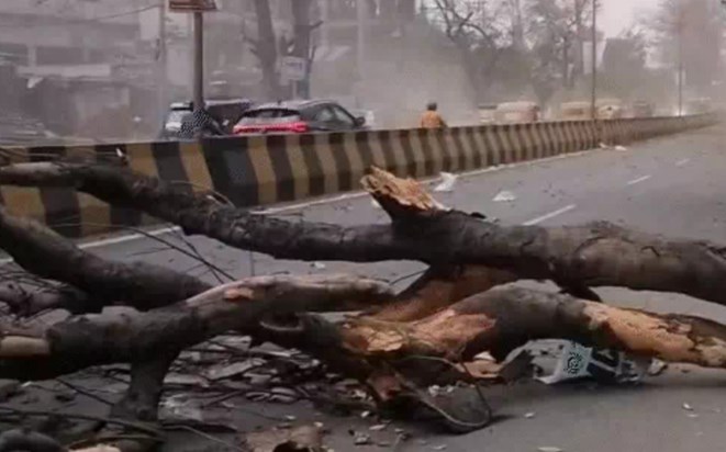 Storm and lightning wreak havoc in Bihar, about 60 people di Storm and lightning wreak havoc in Bihar, about 60 people di