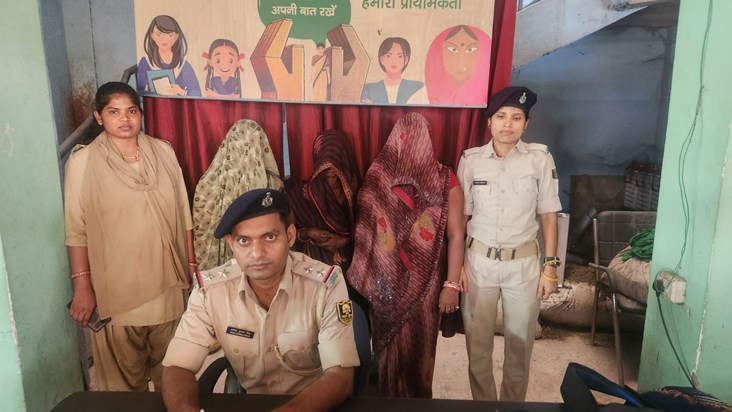 Patna's Bakhtiyarpur police caught chain snatching women gan Patna's Bakhtiyarpur police caught chain snatching women gan