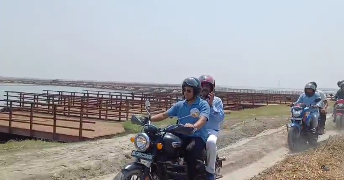 DM went on surprise inspection on bike with DDC in champaran