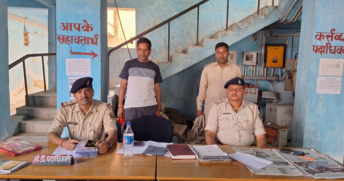 In Kaimur, a mother of 8 children along with her lover got h