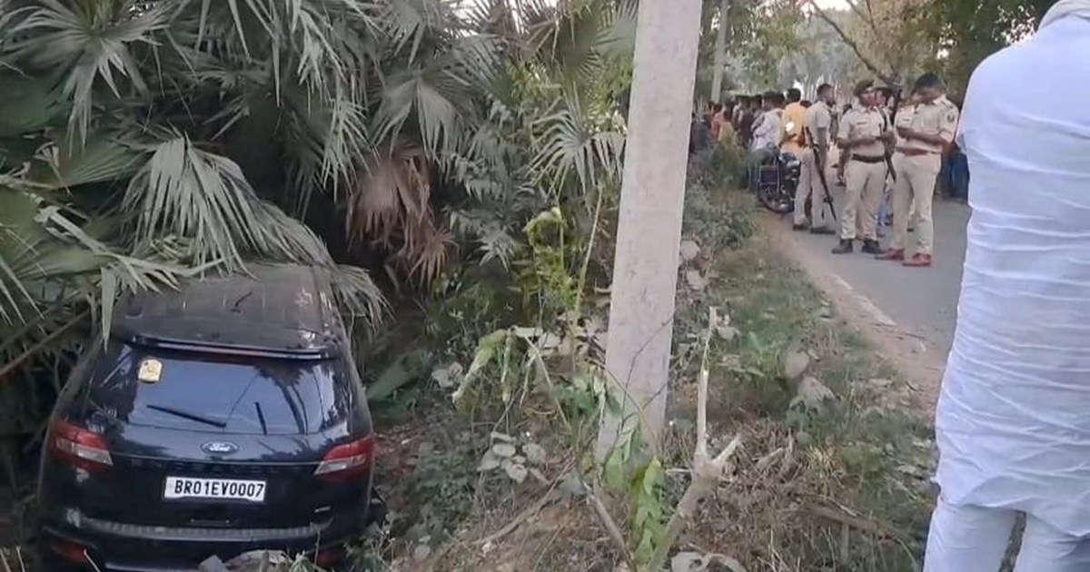 Bihar STF and arms smuggler's car fell into a ditch in Nalan