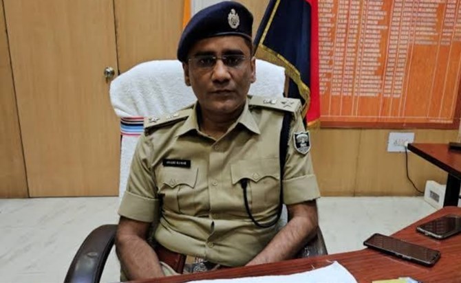 Big action by Gaya SSP Anand Kumar, 7 SHOs suspended, 21 tra Big action by Gaya SSP Anand Kumar, 7 SHOs suspended, 21 tra