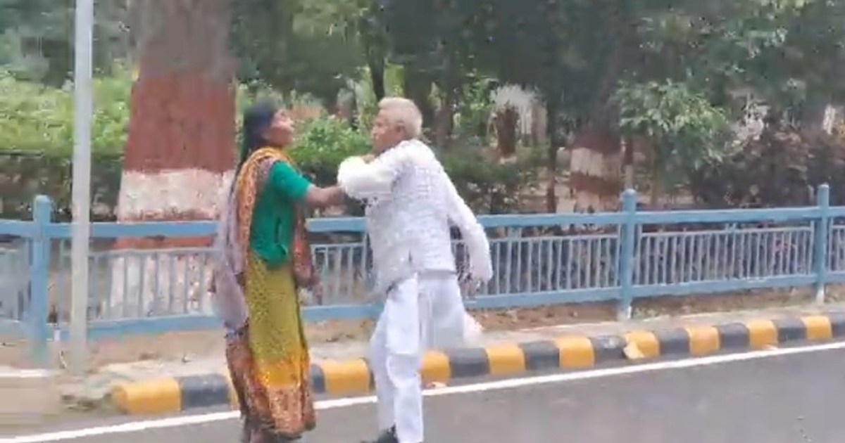 Dycm avas ke paas marpit