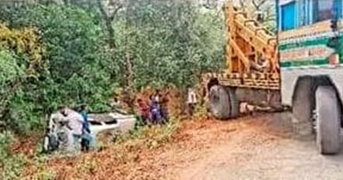 Police jeep chasing criminals overturned in Banka, 6 policem