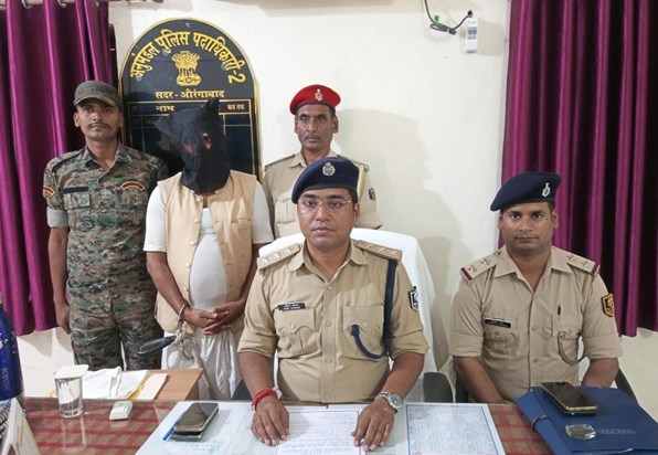 Hardcore Naxalite absconding for 11 years caught in Aurangab Hardcore Naxalite absconding for 11 years caught in Aurangab