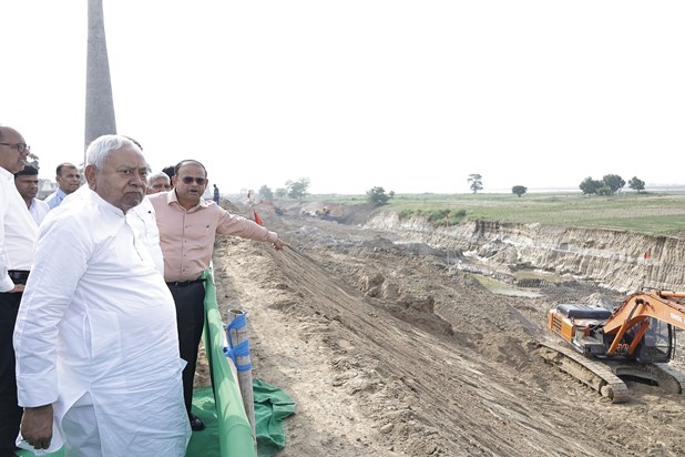 PM Nitish inspected several schemes in Bakhtiyarpur PM Nitish inspected several schemes in Bakhtiyarpur