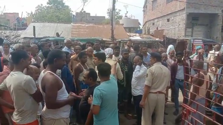 In Bhagalpur, the husband of the Mukhiya got trapped in the 