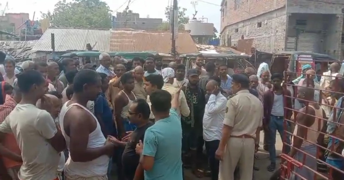 In Bhagalpur, the husband of the Mukhiya got trapped in the 