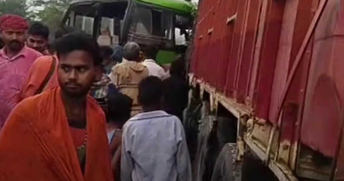 Bus and truck collide in Khagaria, three died on the spot, m
