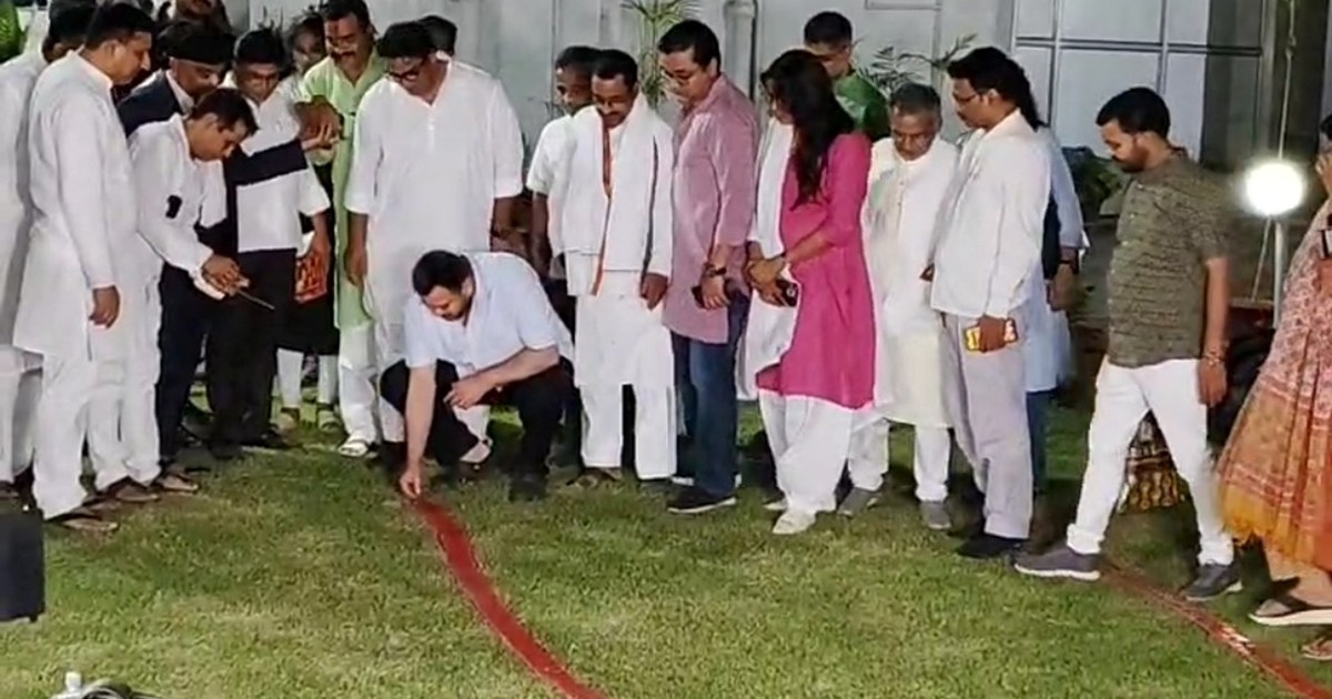 Jatiy gnna kendra  ke dwara  krane pr tejsvwi ne mnaya jshn