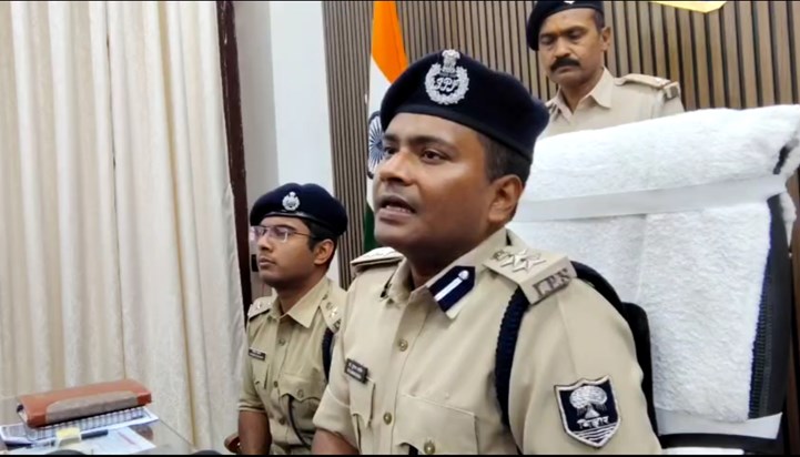 Rape accused absconded from police custody, Saran SP sent sh Rape accused absconded from police custody, Saran SP sent sh