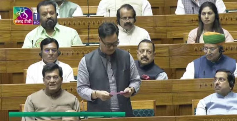 Wakf Amendment Bill introduced in Lok Sabha, heated debate b Wakf Amendment Bill introduced in Lok Sabha, heated debate b
