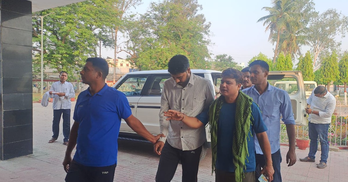 Vigilance caught data entry operator red handed in Bidupur, 