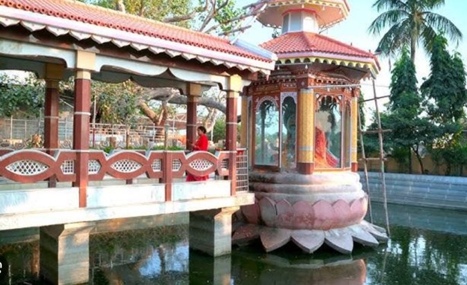 Theft in Patna's famous Jagadamba temple, thieves caught on Theft in Patna's famous Jagadamba temple, thieves caught on