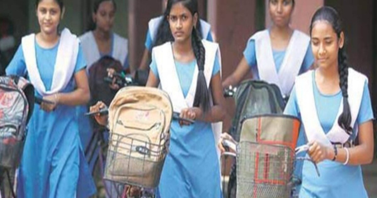 Nearly 2 crore girl students benefit from Nitish's dress sch