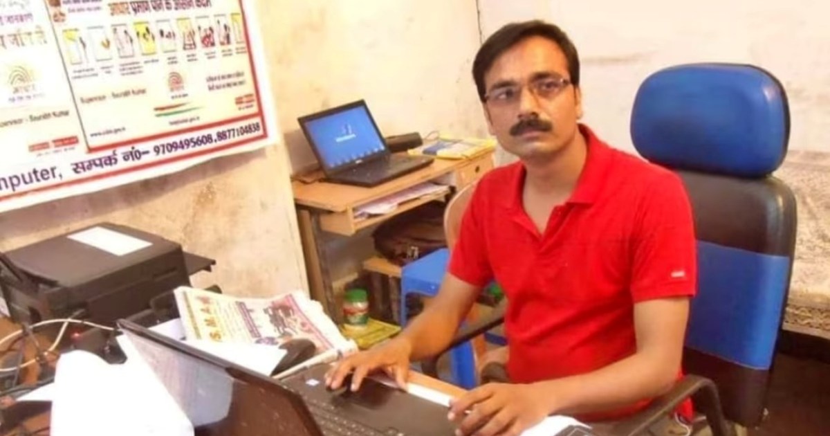  The journalist was called out of the house by calling