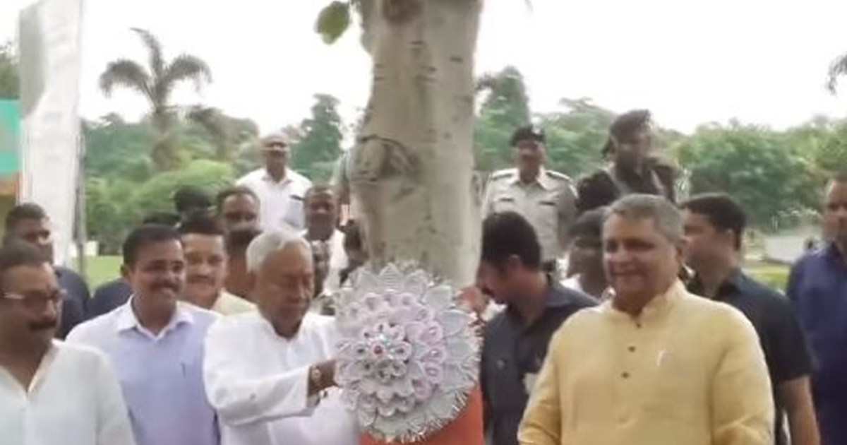 cm nitish tie rakhi on tree of eco park patna news