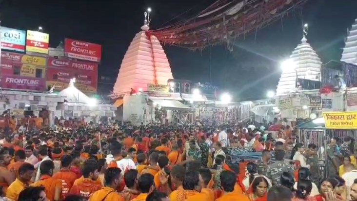 Changed view of Baba Nagri on 7th Monday, 8 km long line for
