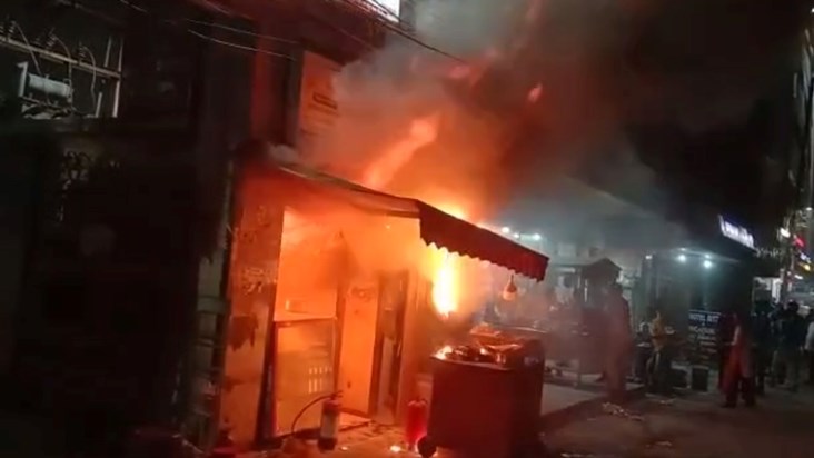 Fierce fire broke out in Litti-Chokha's shop