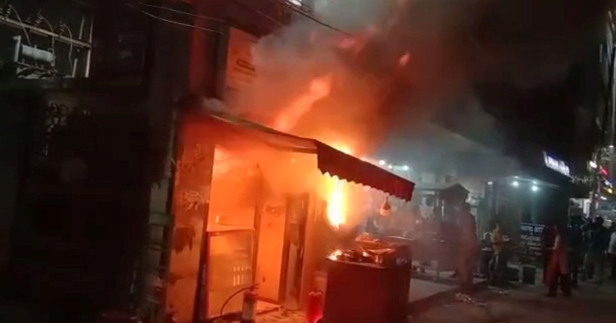 Fierce fire broke out in Litti-Chokha's shop