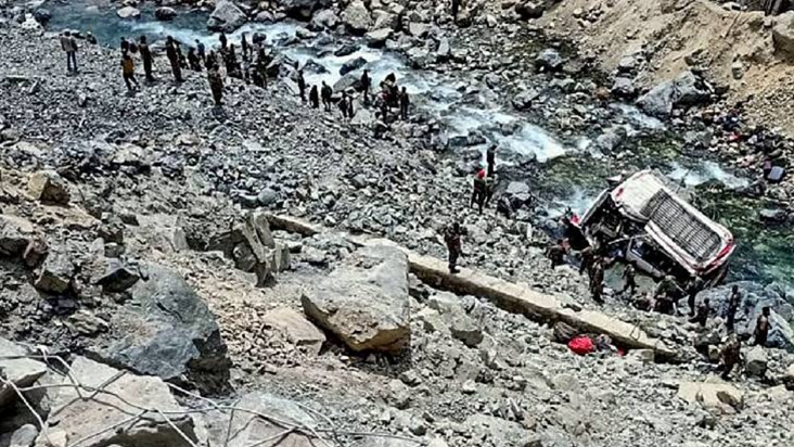 Tragic accident in Leh, Indian Army vehicle fell into the di