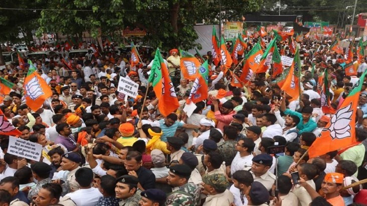 action-in-bjp-lathicharge-case-dm-and-sp-were-called-to-delh