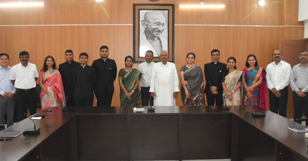 upsc toppers meet cm nitish kumar