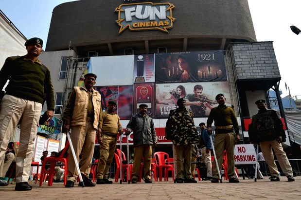 bombing-at-the-gate-of-patna-fun-regent-cinema