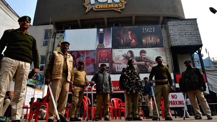 bombing-at-the-gate-of-patna-fun-regent-cinema