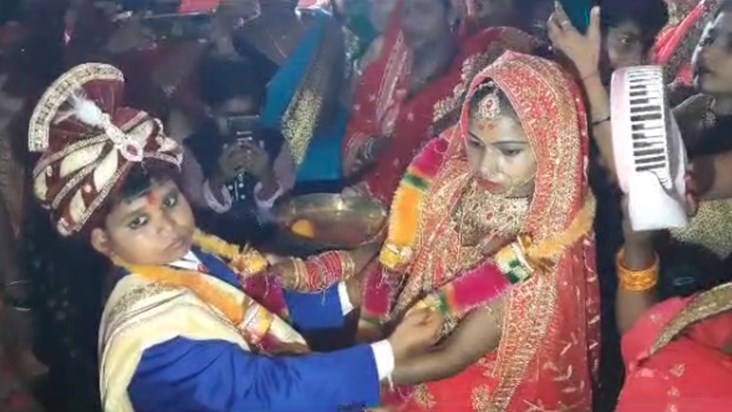 3.5 feet Rohit became 4 feet Neha 3.5 feet Rohit became 4 feet Neha