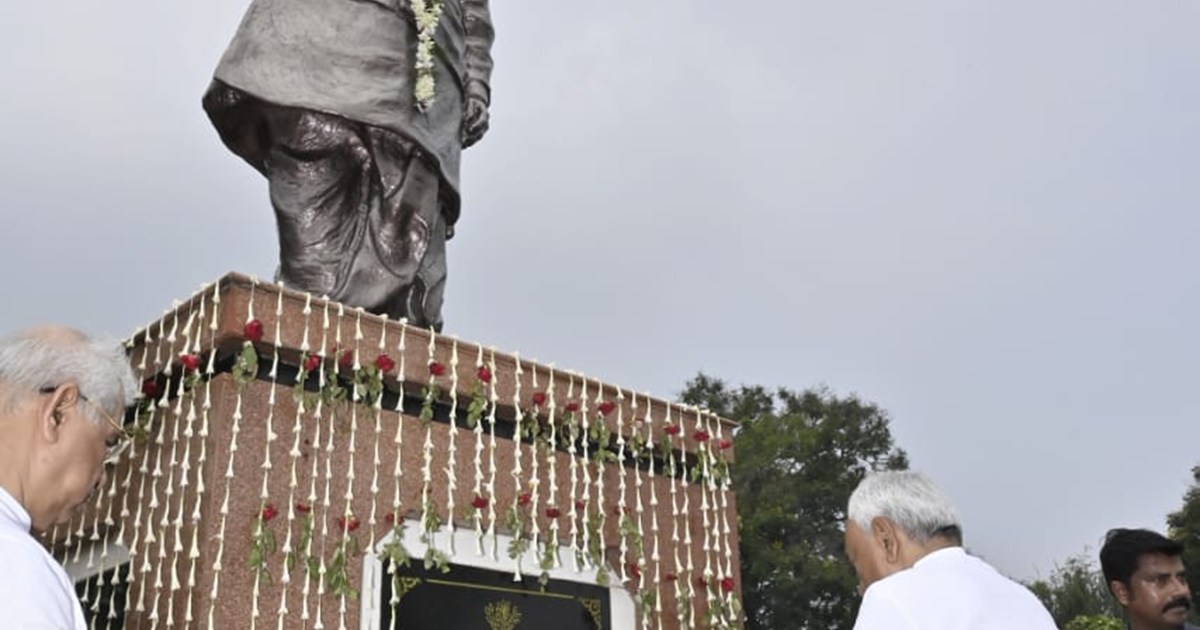 Svrgiy atl bihari vajpei ki punytithi cm nitish ne diya shrd