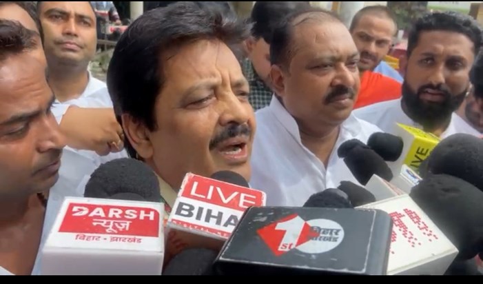 Suprsidh gayk udit narayn pahuche Patna bangal ki ghtna pr k Suprsidh gayk udit narayn pahuche Patna bangal ki ghtna pr k