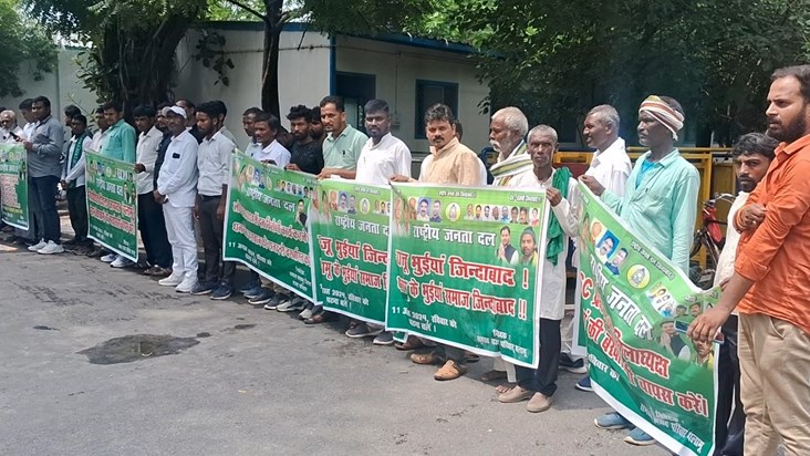Lalu avas par jharlhnd ke karykrta prdesh adhyksh ko htane k